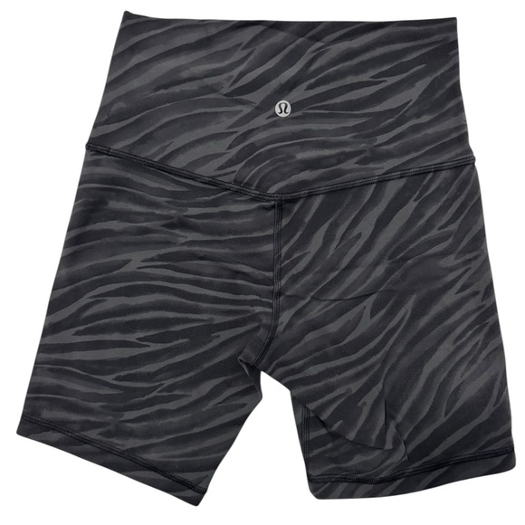 Lululemon Align Short 6" in Le Tigre Camo Deep Coal Multi - Picture 5 of 6